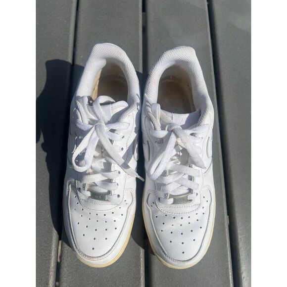Nike Air Force One Men Low White Sneakers Size 8.5 - Picture 2 of 7